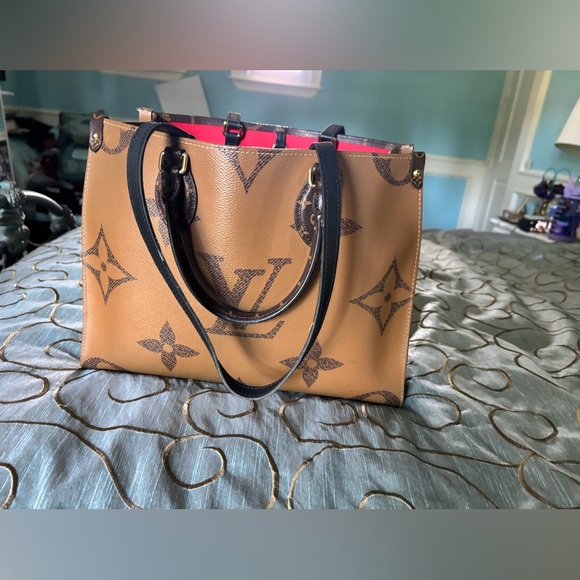 Louis Vuitton On-The-Go MM - Picture 16 of 16